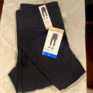 Mondetta High Waist active capri. NWT